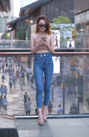 铅笔紧牛芭比小姐姐