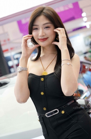 大长腿凉高跟车模