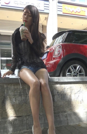 4K-漂亮的牛仔热裤月牙美女MJ422[6.03G]