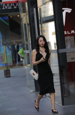 两个媚女人