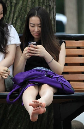 No44 不一般的长椅美女全方位秀脚图