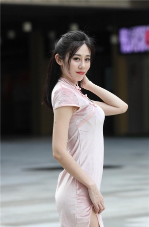 极品粉色旗袍肉丝美腿美眉3A237[1.91G]