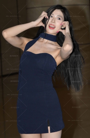 2466-20=53√高挑大长腿美女 13P