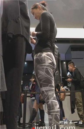 长时间拍摄性感弹力裤美女姐妹淘 [3.17 GB]