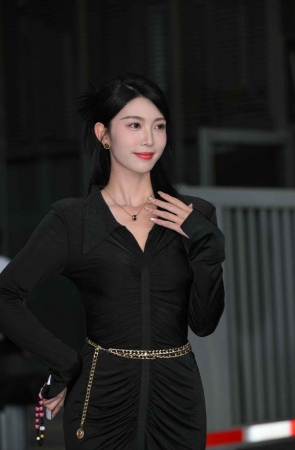 黑色针织长裙 [100P-1.97GB]