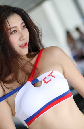 紧身包臀短裙车模