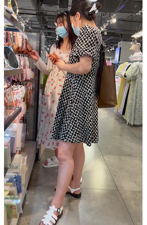 购物的小姐姐