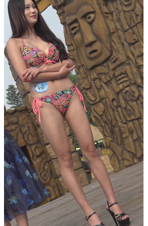 极品高挑花纹比基尼美女