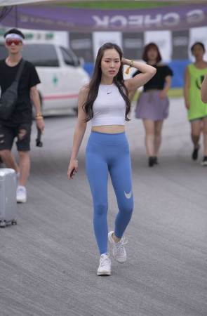 甜美蓝色瑜伽运动装