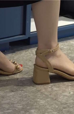 4K – 3款凉高跟美足尽收眼底 [1.74 GB/avi]