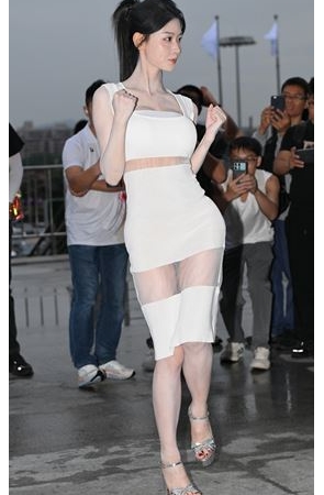 白净的长腿美眉(101P)