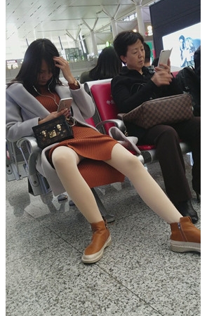 肉色丝袜长腿妹子