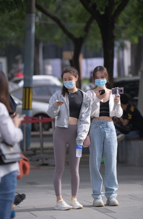 漂亮的瑜伽裤妹子