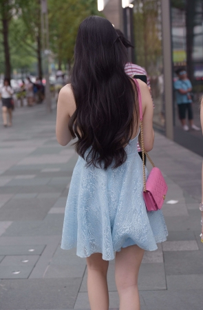 J127气质短裙少妇