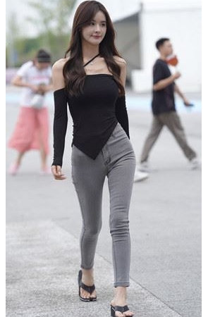 灰色牛仔裤美女【套图+视频】