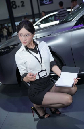 黑白搭配你的小君 [104P18V-13.5GB]