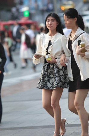 街拍高跟少妇