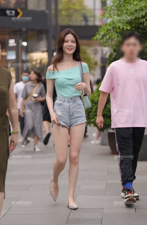 清秀热裤 美腿，美女