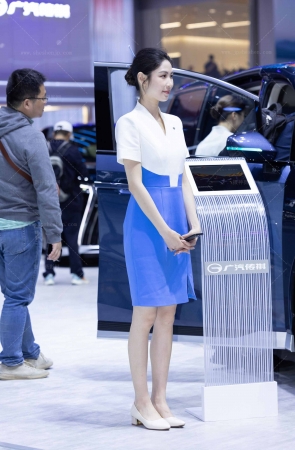 250425-4=52 上海车展上的双美光腿礼仪小姐姐 8P