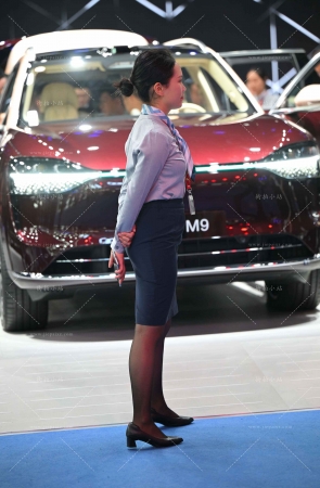 问界的黑丝轻熟销售顾问 [20P]