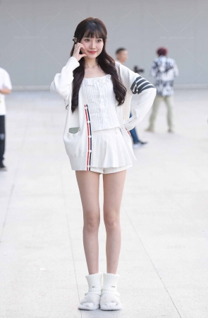 241220-5=34√奶白小仙女，这是哪个网红？ 7P