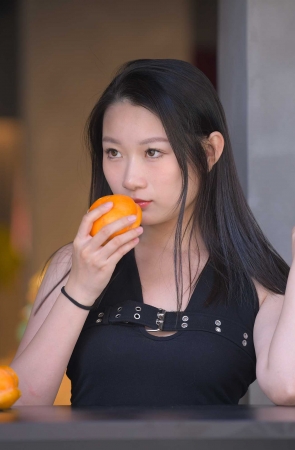 黑色瑜伽裤美女