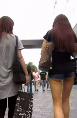 这么丰满的翘臀,少妇还超短超紧热裤