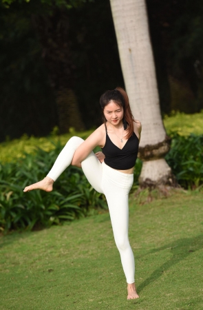 她的动作总是这么舒展