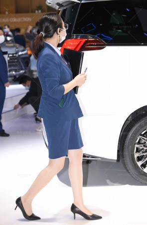 211124-17=21√戴眼镜的肉丝销售 7P