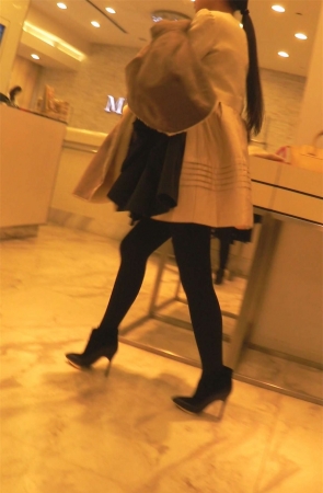 极品高跟美女服装店多次换装