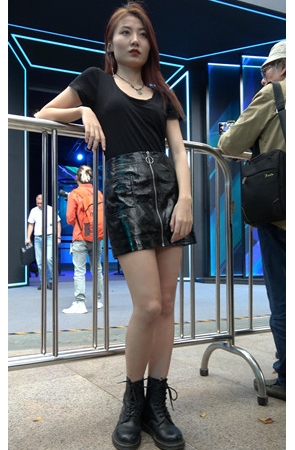 黑色皮裙小姐姐