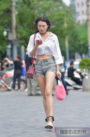 超长美腿热裤美眉3A1053[64M]