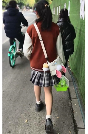 百褶裙小妹