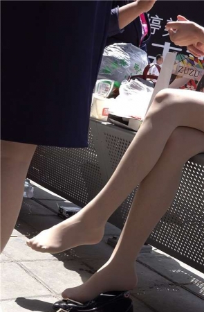 街拍肉丝袜妹妹 [1.40 GB/MP4]