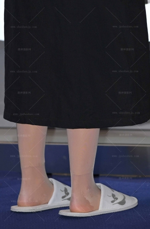 SH26-68-57√民航空姐-俩拖鞋-汗已湿透丝袜-特写很赞
