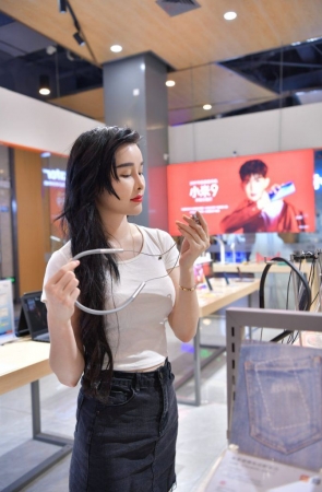 小海街拍作品  喜欢小米产品的小姐姐很漂亮嘛 [365P-1.66GB]