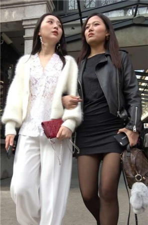 4K 超级性感短裙街拍黑丝美女第二季 [1.54 GB]