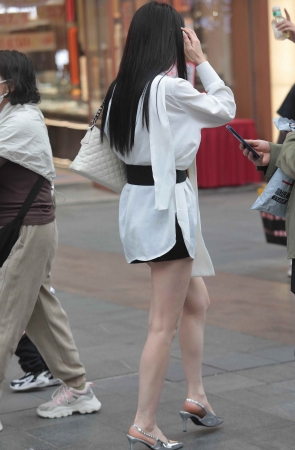 街拍高跟少妇