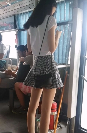 超美的175短裙长腿妹子