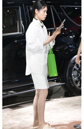 漂亮的肉丝美眉(33P)