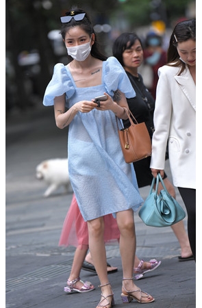 蓝裙小姐姐(54P)[1.3G/JPG]