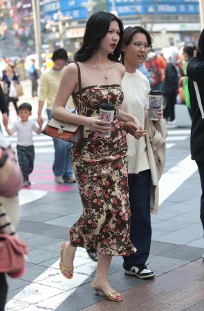 气质街拍少妇