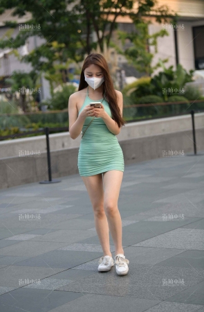 街拍紧身裙小姐姐~