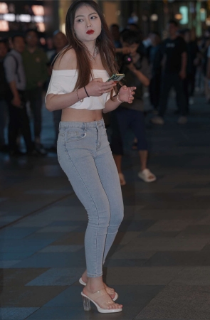 牛仔裤显瘦显身材