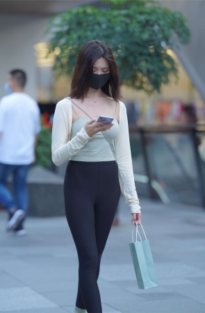 清秀瑜伽裤低胸