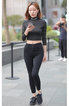 气质黑色紧身牛仔裤美女(28P)