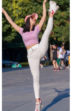 翩翩起舞的紧身裤美女(201P)