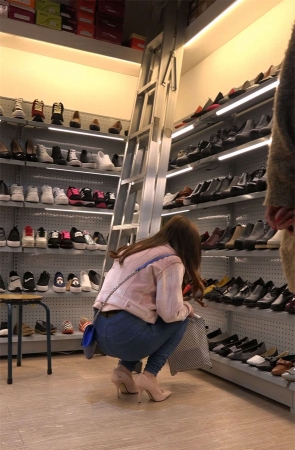 紧身蓝牛粉色高跟鞋女神