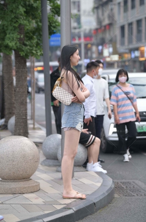 漂亮的热裤姐妹