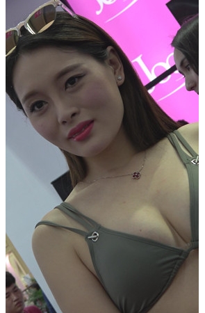 泳装模特小姐姐